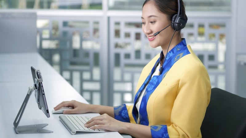 Mengecek sisa limit harian pada aplikasi perbankan sebelum melakukan transaksi besar.